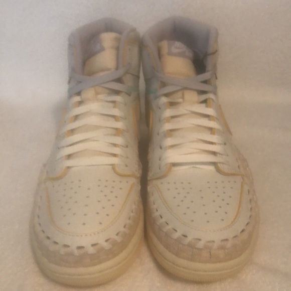 Special design Air Jordan Retro Hi OG SP. Size 10.5 vey nice special material.